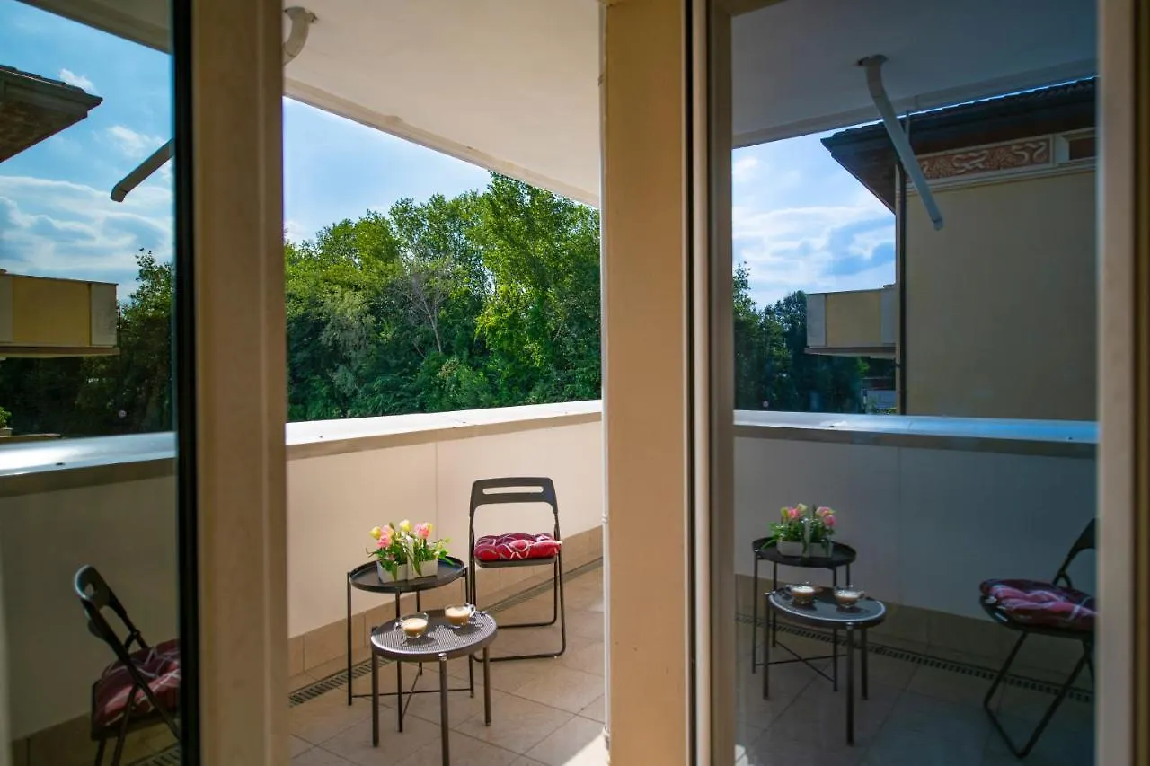 Sunlago House Lake Front & Pool Desenzano del Garda 0*,  Olaszország