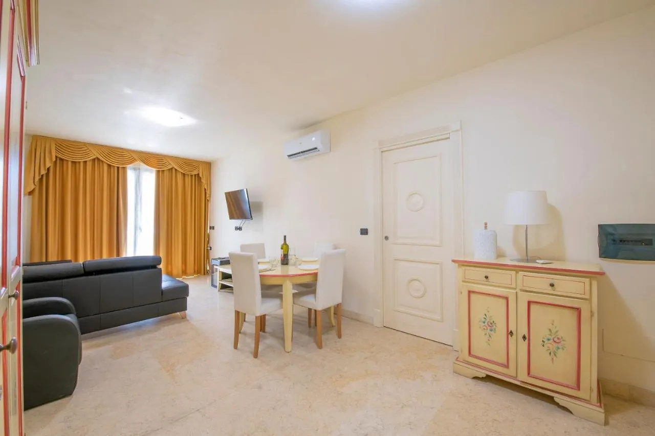 Sunlago House Lake Front & Pool Desenzano del Garda 0*,  Olaszország